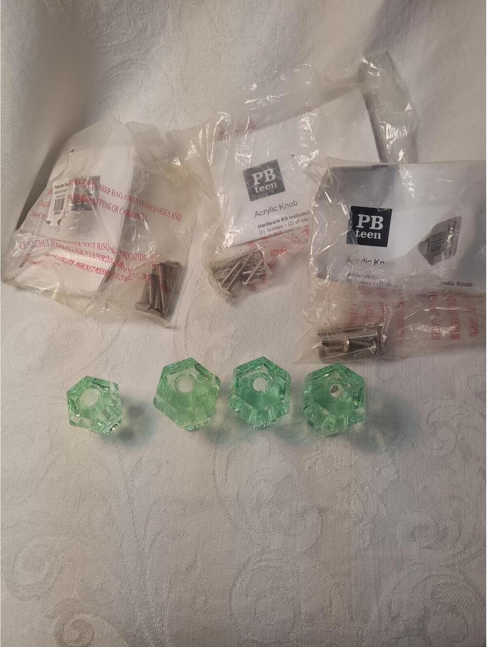 PBteen 4 Acrylic Knobs in a hexagonal mint green design 3/1.5" & 1/1"Diamanter